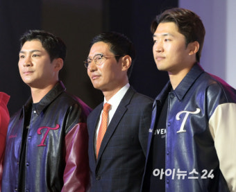 [포토]LG 오지환-박해민, 유광점퍼 입고