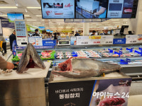 [르포] 참치해체쇼에 치킨로봇까지 이마트 연수점의 대변신