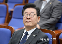[포토]의원총회 참석한 이재명 더불어민주당 대표