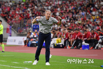 [포토]선수들 독려하는 클리스만 감독