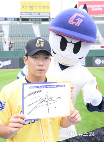[포토]김민석, 첫 올스타전 사인회 인증
