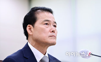 [포토]김영호 통일부 장관 후보자, 자료제출여부 놓고 파행