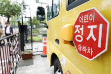 밀린 학비 동전으로 바꿔서 던져…유치원서도 교권 피해 호소