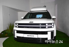 [포토]현대차 로고 H 모티브 디자인 반영… 차량 전후면 H 라이트, 전면 범퍼
