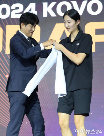 女배구 김세빈, 도로공사 유니폼 V리그 신인 드래프트 1순위