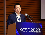 (주)경북캐터링 한국지능정보사회진흥원점 | [포토]'KCSF2023' 축사하는 황종성 한국지능정보사회진흥원장
