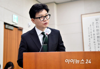 윤석열 대통령의 퇴진으로 국정 안정 모색하는 한동훈 대표, 외교 관여 않을 것 강조