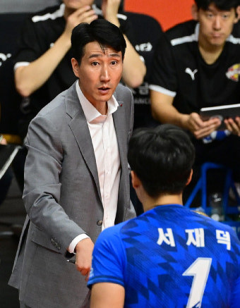 '또 역전패' 한국전력 권영민 감독 