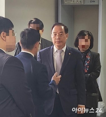 하윤수 부산교육감, 항소심서도 사전선거운동 혐의 부인