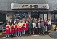 김경희 이천시장, 간부공무원과 자활기업 ‘장터분식’에서 오찬 진행