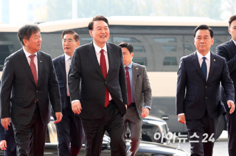 [포토]내년도 예산안 시정연설위해 국회 도착한 윤석열 대통령