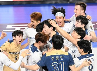 마테이·김지한 42점 합작…우리카드, 현대캐피탈 꺾고 2연승