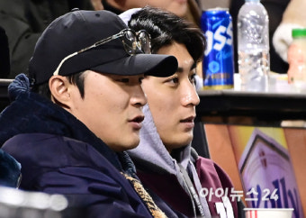 [포토]경기 관전하는 김하성-이정후