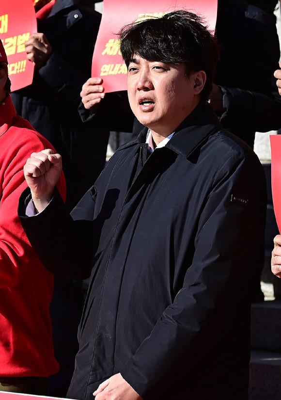 이준석 대표 자택 압수수색, 명태균 공천개입 의혹 수사 확대 가능성
