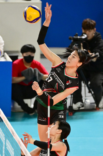 지아·메가 39점 합작 정관장 4위 점프 한국도로공사 6연패 몰아