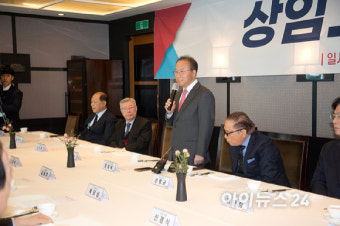 [포토]상임고문단을 접견하는 윤재옥