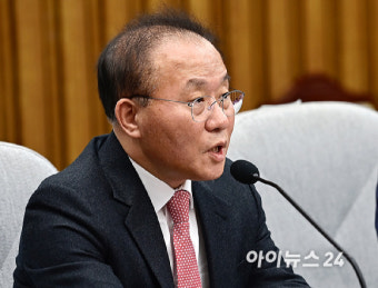 [포토]윤재옥 당 대표 권한대행 원내대책회의 발언