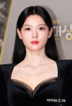 '줄리엣의 환생'…김유정, 24살에 '데뷔 20주년' 중견배우의 매혹적인 비주얼 [엔터포커싱]