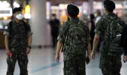 이러다 여성도 군대가나…북한 위협 계속되는데 군인 부족