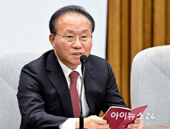 [포토]원내대책회의 발언하는 윤재옥