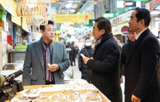 김동연 경기지사, 새해 첫 방문지 파주시 금촌통일시장