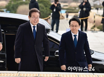 [포토]흉기 피습 사건 15일 만에 당무 복귀하는 이재명