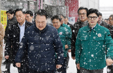 서천시장 화재 피해 상인 윤석열·한동훈 만나지 못해…속상