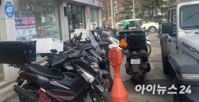 평택시, 무허가 이륜차 불법 적치 단속 규정 부재…“민원 빗발쳐”