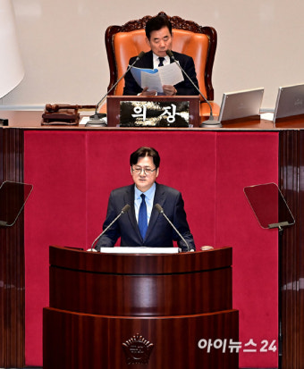 [포토]교섭단체 대표연설 나선 홍익표 원내대표