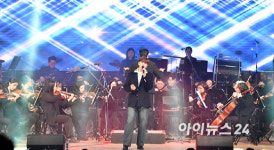 [포토]뮤지컬·OST 콘서트-봄이 오는 소리 열창하는 산들