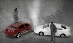 수원서 승용차와 승합차 추돌…인근 가게 돌진 등 2차 사고까지