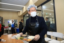 대구 수성구립 함장종합사회복지관, 무료 급식소 개소 기념 특식 지원