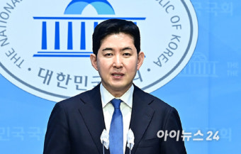 [포토]'땅콩회항' 박창진, 더불어민주연합 비례대표 후보 출마선언