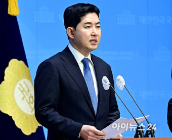 [포토]'땅콩회항' 박창진, 더불어민주연합 비례대표 후보 출마선언