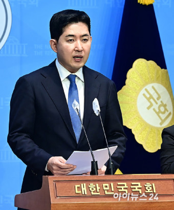 [포토]'땅콩회항' 박창진, 더불어민주연합 비례대표 후보 출마선언