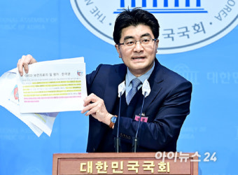 [포토]의대 증원 관련 기자회견 갖는 방재승 서울의대 교수협의회 비대위원장