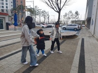 “함께 가니 좋아요” 청주 소로초 등원도우미 ‘눈길’