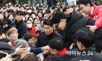 [포토]영등포 거리 인사 나선 한동훈 비대위원장