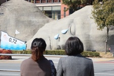 대구 달서구, 거대원시인 이만옹 홍보대사의 눈물