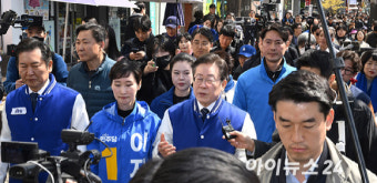[포토]정청래·이지은 후보자 지지호소하는 이재명 대표