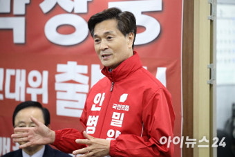 [포토] 축사하는 안병구 밀양시장 후보