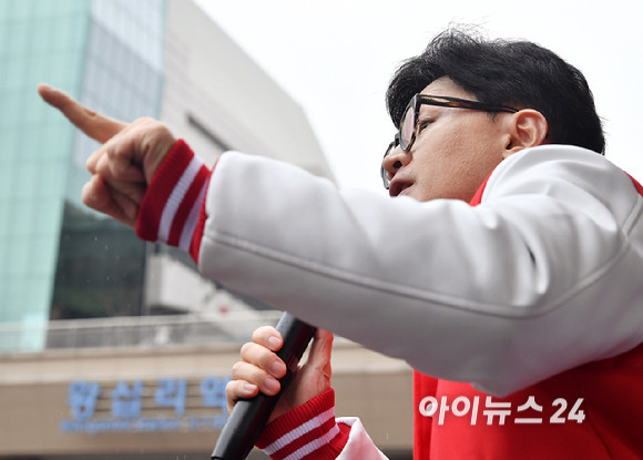 윤희숙, 혁신후보 지지 선언에 파장...여의도연구원장직 사퇴
