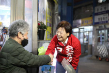 [현장] 성동바라기 전현희 vs 경제통 윤희숙…중·성동갑 표심은