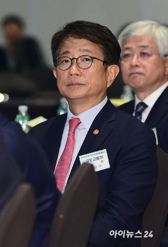 [포토]생각에 잠긴 박상우 국토교통부 장관