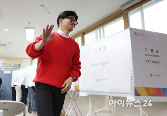 [포토]사전투표 마친 한동훈 총괄선거대책위원장