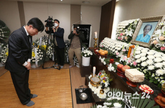 [포토]박종철 열사의 어머니 빈소 찾은 하태경 의원