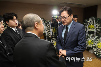 [포토]정차순 여사 빈소 찾아 조문하는 홍익표 원내대표