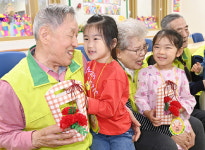 [오늘날씨] 어버이날, 흐리다 오후부터 화창…낮 최고 22도