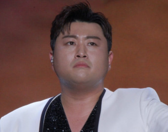 김호중, 뺑소니 혐의로 경찰 조사…'운전자 바꿔치기' 의혹도