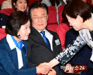 [포토]추미애 바라보는 이재명